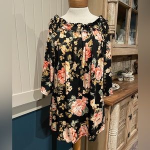 Darling Southern Stitch knit top that can also be worn off the shoulder. Size 2X